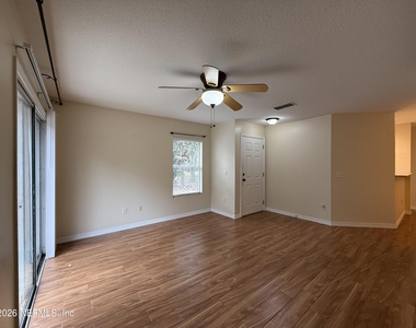 1800 Green Springs Circle - Photo Thumbnail 11