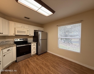 1800 Green Springs Circle - Photo Thumbnail 3
