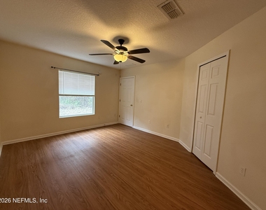 1800 Green Springs Circle - Photo Thumbnail 16