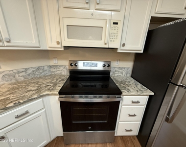 1800 Green Springs Circle - Photo Thumbnail 5