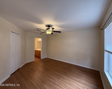 1800 Green Springs Circle - Photo Thumbnail 17