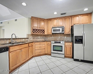 100 Bermuda Bay Circle - Photo Thumbnail 12