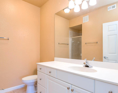 8539 Gate Parkway W - Photo Thumbnail 4