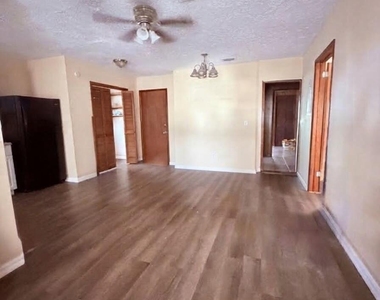 3515 N Laura Street - Photo Thumbnail 10