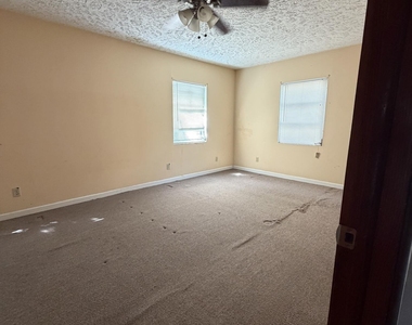 3515 N Laura Street - Photo Thumbnail 13
