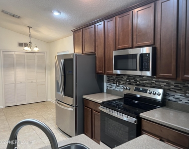 16289 Magnolia Grove Way - Photo Thumbnail 7