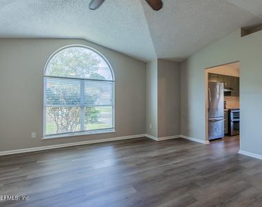 1067 Hibiscus Street - Photo Thumbnail 10