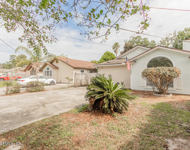 1067 Hibiscus Street - Photo Thumbnail 3