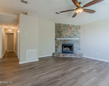 1067 Hibiscus Street - Photo Thumbnail 9