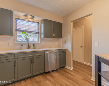 1067 Hibiscus Street - Photo Thumbnail 13