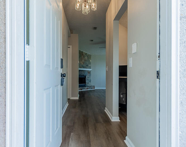 1067 Hibiscus Street - Photo Thumbnail 6