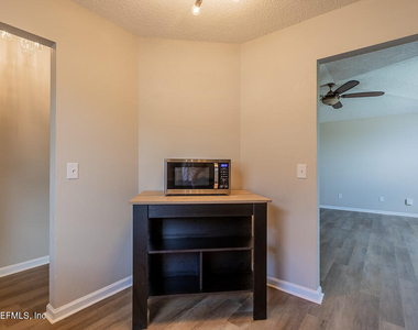 1067 Hibiscus Street - Photo Thumbnail 7