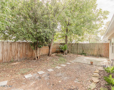 1067 Hibiscus Street - Photo Thumbnail 32