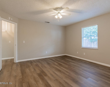 1067 Hibiscus Street - Photo Thumbnail 14