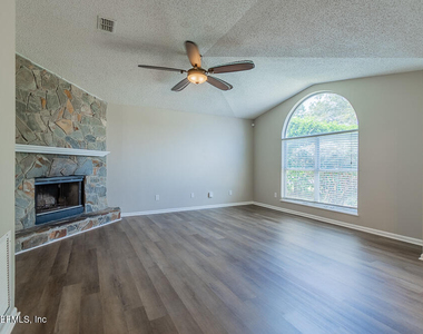 1067 Hibiscus Street - Photo Thumbnail 8