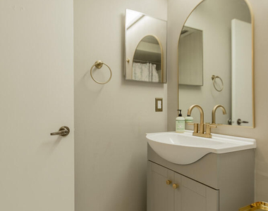 1067 Hibiscus Street - Photo Thumbnail 25