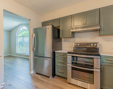 1067 Hibiscus Street - Photo Thumbnail 11