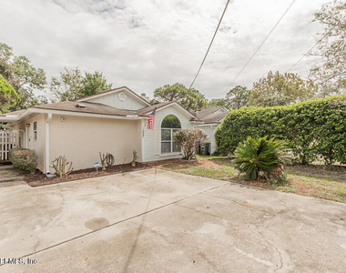 1067 Hibiscus Street - Photo Thumbnail 4