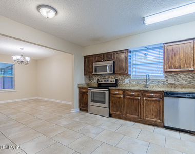 10516 E Chippendale Circle - Photo Thumbnail 8
