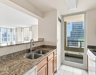 345 N La Salle Street - Photo Thumbnail 3