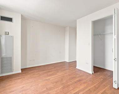 345 N La Salle Street - Photo Thumbnail 27