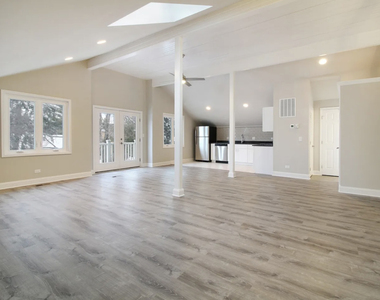 812 N Sleight Street - Photo Thumbnail 8