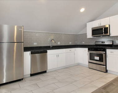812 N Sleight Street - Photo Thumbnail 5