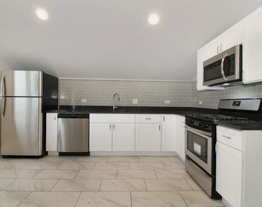 812 N Sleight Street - Photo Thumbnail 6