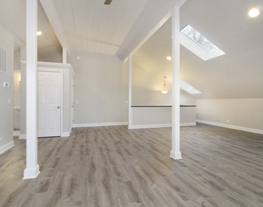 812 N Sleight Street - Photo Thumbnail 9