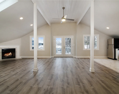 812 N Sleight Street - Photo Thumbnail 4