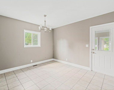 107 E Prairie Street - Photo Thumbnail 4
