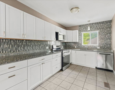 107 E Prairie Street - Photo Thumbnail 3