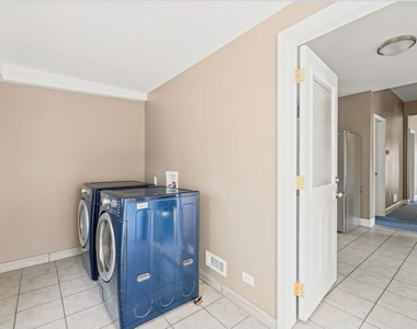 107 E Prairie Street - Photo Thumbnail 9