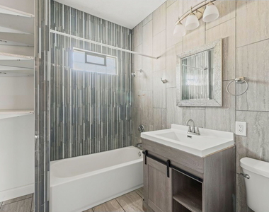 107 E Prairie Street - Photo Thumbnail 7