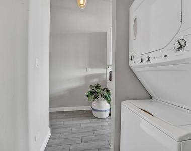 4437 W Fullerton Avenue - Photo Thumbnail 14