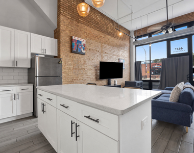 4437 W Fullerton Avenue - Photo Thumbnail 8