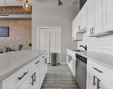 4437 W Fullerton Avenue - Photo Thumbnail 6