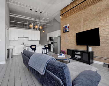 4437 W Fullerton Avenue - Photo Thumbnail 4