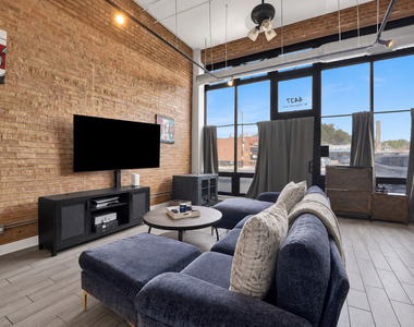 4437 W Fullerton Avenue - Photo Thumbnail 3