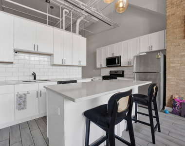 4437 W Fullerton Avenue - Photo Thumbnail 9