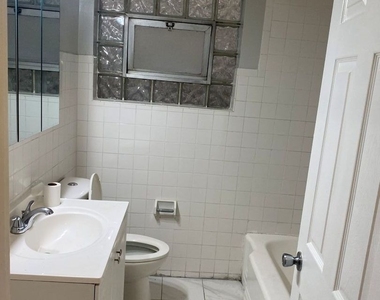 7637 S Essex Avenue - Photo Thumbnail 5
