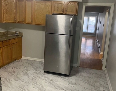7637 S Essex Avenue - Photo Thumbnail 2