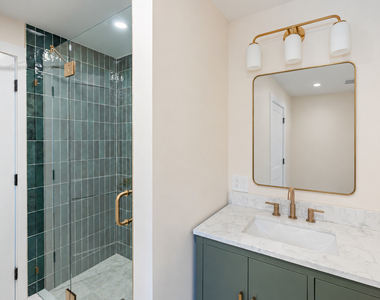 1328 W Nelson Street - Photo Thumbnail 3