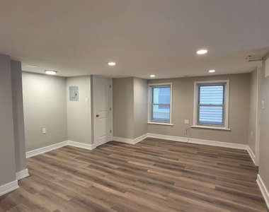 2235 W 21st Place - Photo Thumbnail 2