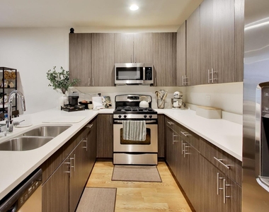 693 N Peoria Street - Photo Thumbnail 6