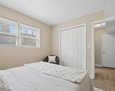 1711 W Estes Avenue - Photo Thumbnail 10