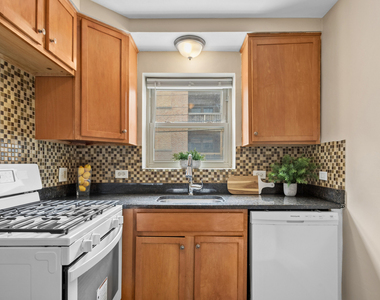 1711 W Estes Avenue - Photo Thumbnail 8