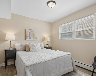 1711 W Estes Avenue - Photo Thumbnail 9