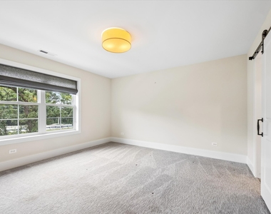 1137 Hickory Drive - Photo Thumbnail 20