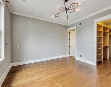 4721 N Malden Street - Photo Thumbnail 12